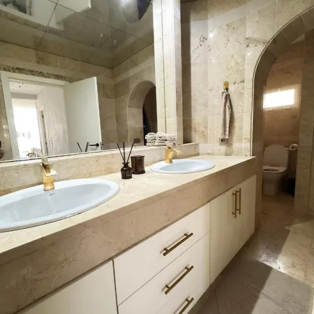 In Nueva Andalucia Close To Everything Villa *