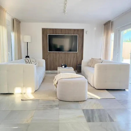 In Nueva Andalucia Close To Everything Villa