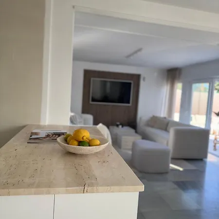 In Nueva Andalucia Close To Everything Villa Marbella