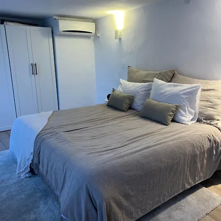 In Nueva Andalucia Close To Everything Villa