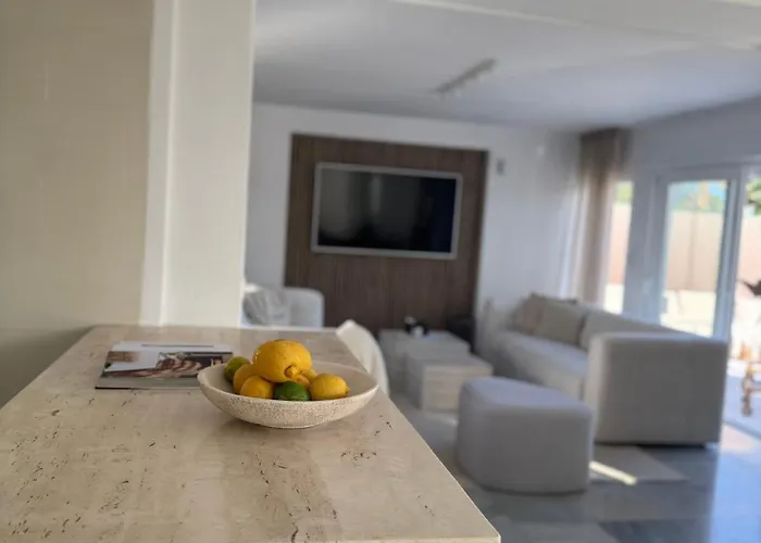 In Nueva Andalucia Close To Everything Villa Marbella